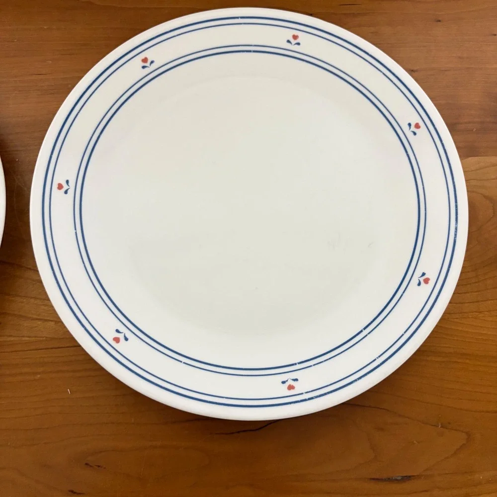 Corelle Country Hearts Dinner Plates Set of 2 Blue Bands Red Hearts 10.25 Inch